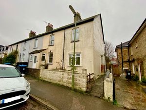 Front of house- click for photo gallery
